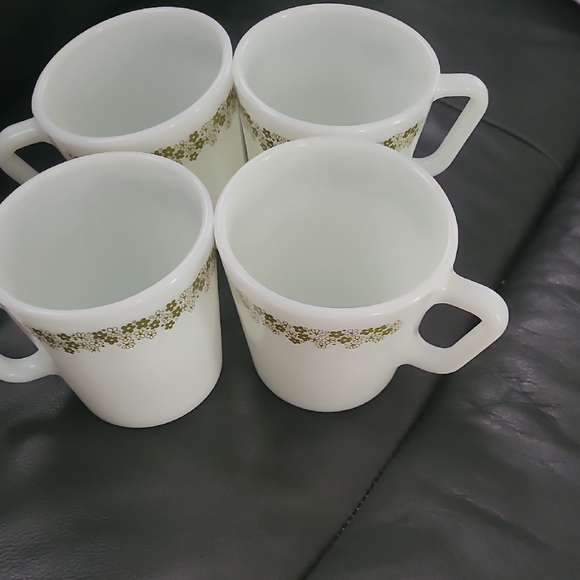 Vintage  PYREX Crazy Daisy  White Mugs Set Of 4 - Picture 1 of 5